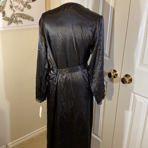 Flora Full Length Robe with Lace and Appliqué work on Sleeves Black size L/XL - Picture 4 of 11